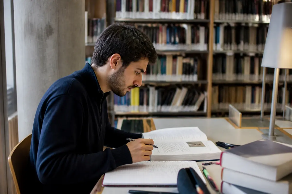 Durée des études de pharmacien : parcours, diplôme et métiers